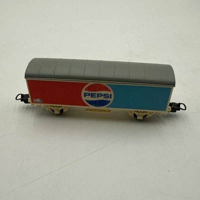 LIMA HO SCALE PEPSI REFRIGERATOR WAGON CAR - Image 1 of 4