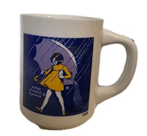 Taza de café vintage Morton Salt Girl anuncio cuando llueve vierte taza - Imagen 1 de 4