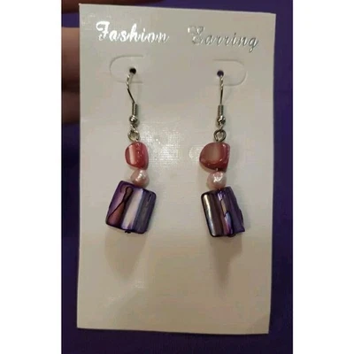 Brincos pendurados tingidos de madrepérola e mini pérola, rosa e roxo, tom prata - Imagem 1 de 4