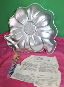 Wilton Sunflower Flower Aluminum Cake Mold 502-437 Baking Party Pan - Picture 1 of 5