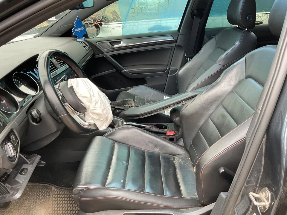 Assento dianteiro Volkswagen Golf GTI 15 16 17 18 19 20 21 driver - Imagem 1 de 1