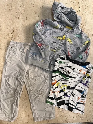Мальчика размер 3 комплект хаки брюки, Dino толстовка с капюшоном, зарево в темноте рубашка  - Изображение 1 из 4