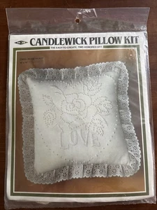 Kit de almohada Candlewick Rose Heart 1983 14" x 14" CW02 MH hilos sellado de fábrica NUEVO - Imagen 1 de 6