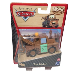 Pixar CARS Tow Mater Toys r Us Colección Madera ¡Raro! 2012 - Imagen 1 de 6