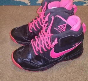 Stivali Nike Stasis ACG rosa e nero giovani taglia 6 protezione dall'acqua - Foto 1 di 6