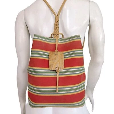 BOOTS N’ BAGS Mochila de Couro Lona Listrada Amarela Verde Vermelha - Imagem 1 de 4