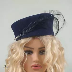 Cappello vintage Herbert Johnson Pillbox con piuma donna raro 6 7/8 blu navy - Foto 1 di 20
