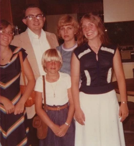 1970s Family Portrait Man Woman Girls Boy Living Room Candid Moment - Picture 1 of 3