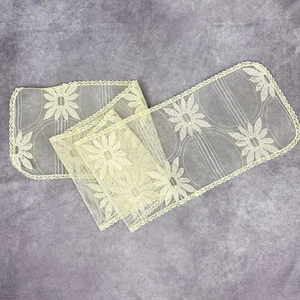 Vtg Yellow Sheer Lace Table Runner 8x48” Daisy Floral Crochet Edge Shabby Chic - Bild 1 von 10