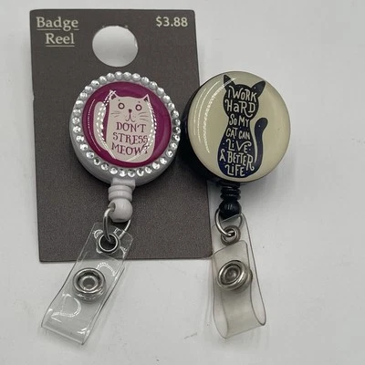 Lote de 2 carretes de insignia retráctiles ID adjuntar amantes de los gatos humor rosa negro Foto 1 de 4