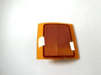 1994-1998 Chevy Suburban Front Driver/Left Side Upper Reflector GM2550143 - Image 1 of 4