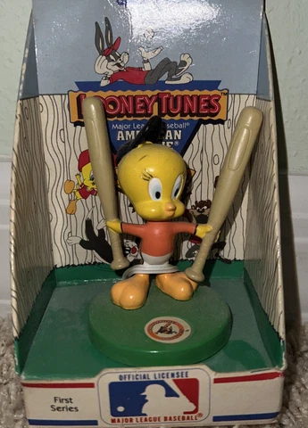 Vintage Looney Tunes  MLB Baltimore Orioles Tweety Bird Birdland American League Cover