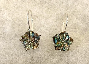 Sajen Black Shell Carved Flower Earrings Approx. 1 Inch Long - 1.9 Grams - Picture 1 of 8