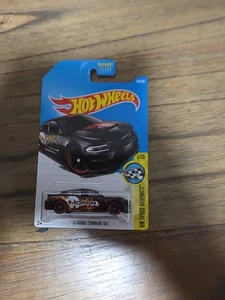 Hot Wheels 2017 #106 HW Speed Graphics '15 Dodge Charger SRT Black - Picture 1 of 3