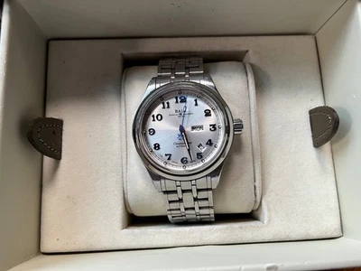 Reloj automático Ball Trainmaster Cleveland Express 41 mm esfera plateada marcadores azules COSC Foto 1 de 4