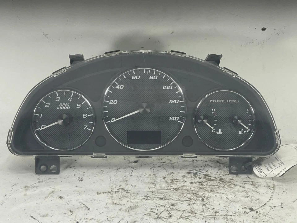 Cuadro de instrumentos velocímetro Chevy Malibu 2004-2008 208 k millas 15234618 Foto 1 de 4