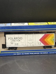 NOS AHM Polaroid Land Film Boxcar HO Scale Boxcar #5274 - Bild 1 von 8