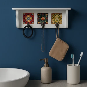 Estante de pared de madera rústica con incrustación de azulejos de cerámica y ganchos - Porta llaves de entrada - Imagen 1 de 4