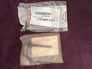Honda C90 Inlet Valve + Exhaust valve - Picture 1 of 2