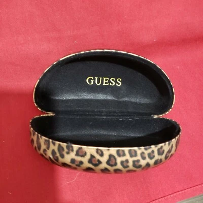 Guess Estuche Gafas de Sol Estampado Animal Foto 1 de 4