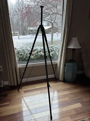 Induro AKB1 62.2" 3 Section Tripod - Image 1 of 4