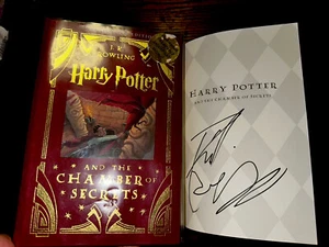 Daniel Radcliffe Signed Harry Potter Chamber Of Secrets Collector’s Edition HC - Picture 1 of 10