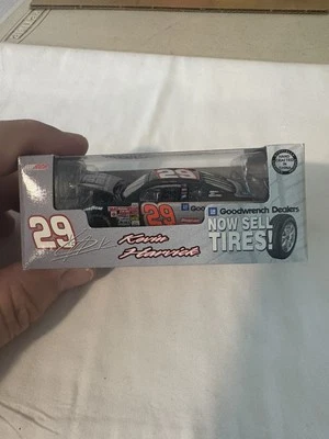 RCCA Nascar 02 Goodwrench agora vende pneus! Carro #29 Kevin Harvick 1/64 LE 1/2304 - Imagem 1 de 4