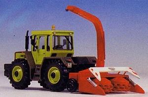 Kibri 10764 H0 - Mercedes Benz Tractor Groen met Kemper Voorzethakselaar Rood - Bild 1 von 1