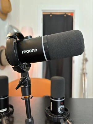 Maono PD200X USB/XLR Podcast Dynamic Microphone Black with boom Arm （one） - Image 1 of 4