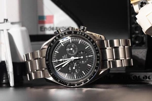 OMEGA Speedmaster Moonwatch Professional - 1861 Hesalite - 311.30.42.30.01.005 - Picture 1 of 19