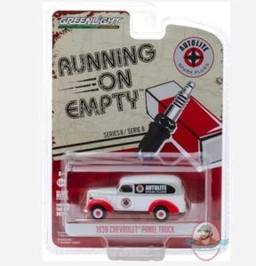 1:64 Running on Empty Series 8 1939 Chevrolet Panel Truck Greenlight - Picture 1 of 1