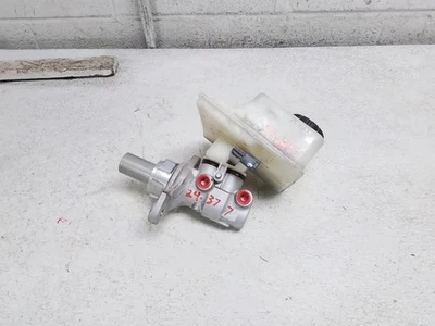 Cilindro mestre de freio 2016 Mercedes Benz G550 OEM  - Imagem 1 de 4