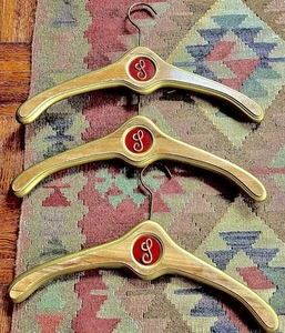 L Wood Hangers 1945 8 - Picture 1 of 4