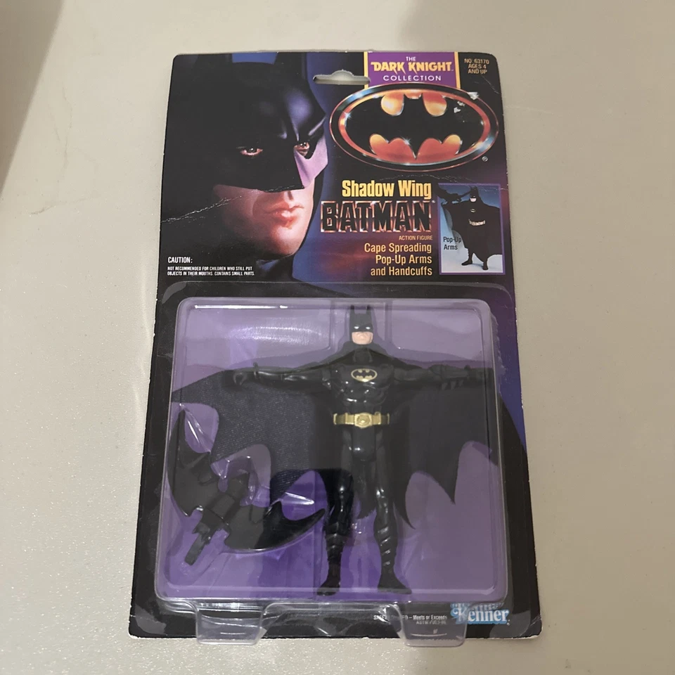 Figura de acción Kenner 1990 sellada The Dark Knight Collection Shadow Wing Batman Foto 1 de 2