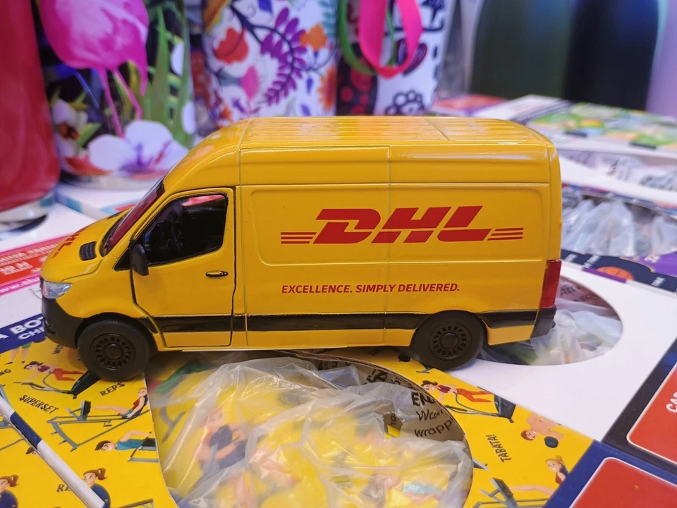 MODELLINO FURGONE  MERCEDES SPRINTER CORRIERE DHL  - Immagine 1 di 4