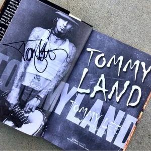 Tommy Lee Signed 2004 Book Tommyland 1st Ed HC Motley Crüe Drummer Pam Anderson - Picture 1 of 6