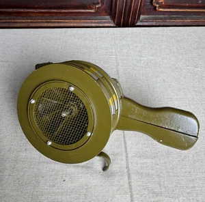 WW II UNUSED MINT HAND-CRANKED AIR RAID SIREN - Picture 1 of 8