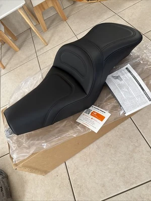 Asiento Explorer SADDLEMEN 04-22 Harley Sportster 3,3 gal negro liso 807-11-029 Foto 1 de 4