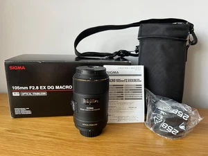 Sigma 105mm F/2.8 EX DG HSM OS Macro Lens for Nikon F - Boxed with Hood & Caps - Picture 1 of 10