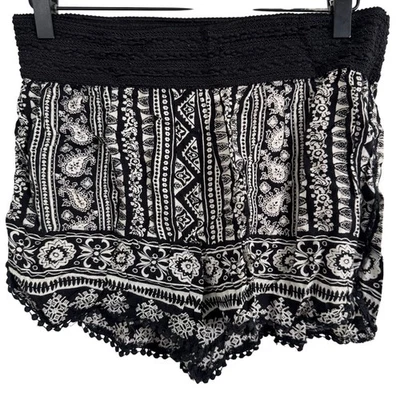 Pantalones Cortos Angie Blanco y Negro Boho Paisley Estampado Pom Pom Talla Grande Foto 1 de 4