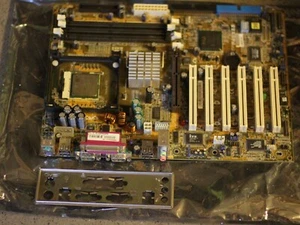 Placa madre ASUS P4B533 Socket 478 AGP 6x PCI IDE FDD placa base ATX - Imagen 1 de 12