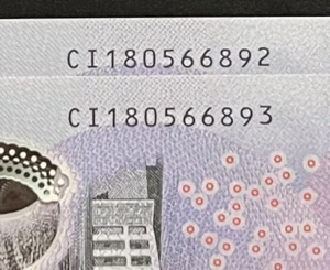 CONSECUTIVE PAIR of NEW 2018 AUS $5 Notes ** with Slight PRINTING ERROR? (92/93) - Bild 1 von 4