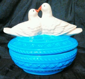 Vintage Ceramic White Kissing Dove Birds on Decorative Blue Trinket Box - Picture 1 of 6