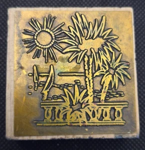Stempel ➔ SONNE mit PALMEN ➔ Vintage-Klischee ➔ RARITÄT *Metall auf Holz* - Picture 1 of 1