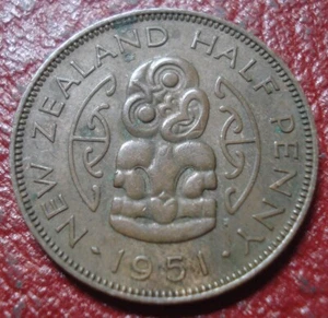 1951 NEW ZEALAND HALF PENNY IN EF CONDITION - Picture 1 of 2