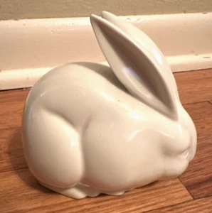 Estatuilla de conejo de cerámica blanca minimalista moderna MCM Japón vintage "a" - Imagen 1 de 7