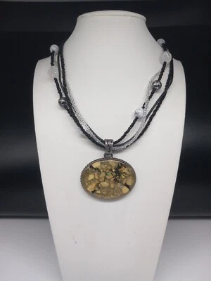 Colar Laura Ashley preto contas de vidro transparente tom de prata oval com conchas  - Imagem 1 de 4