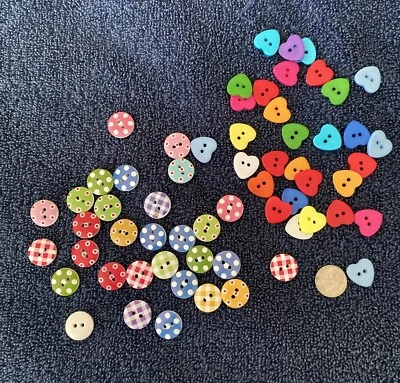 60 lindos botones. 30 Resinas y 30 Madera Foto 1 de 4