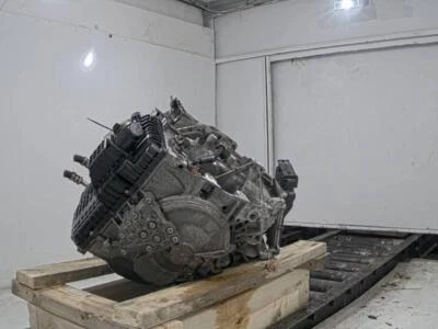 Conjunto de transmisión automática usado se adapta a: Chrysler 200 AT 2015 sedán 2,4 L 9 velocidades Foto 1 de 4