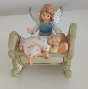 Goebel Engel  pass auf das Wiegenkind auf Schutzengel, beschützt Baby - Bild 1 von 2